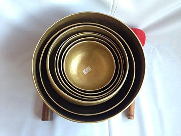 Découvrez notre avis éclairé sur les sets de 7 bols chantants tibétains artisanaux : qualité, authenticité et bienfaits à explorer